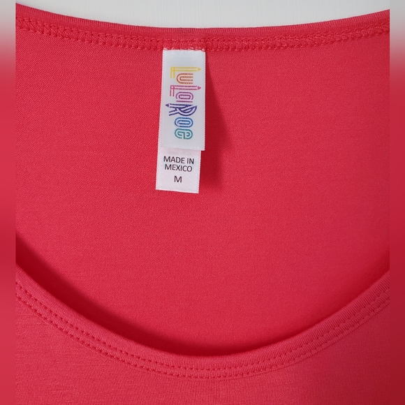 LuLaRoe Classic T - Salmon Pink - Picture 2 of 2